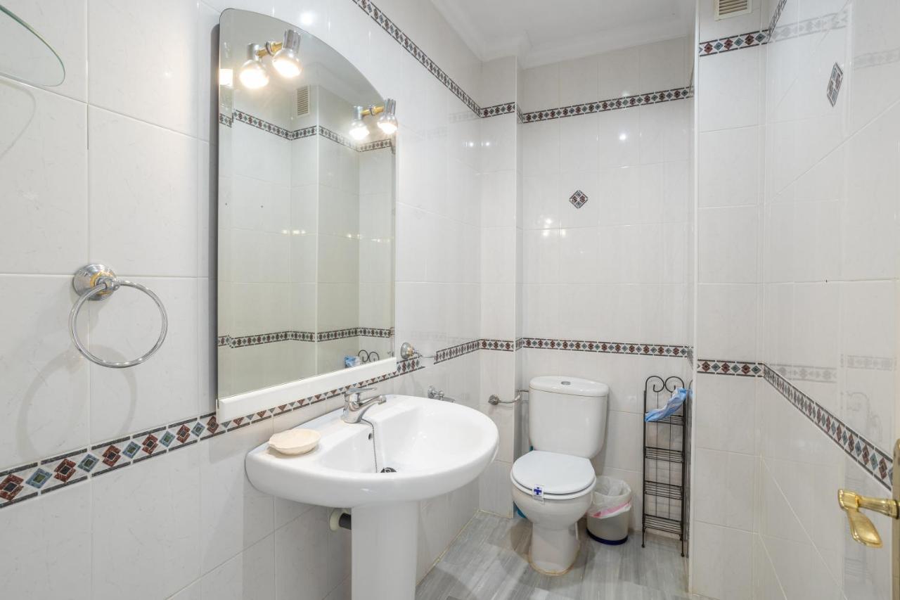 Las Flores 5 - Large Townhouse เนร์คา ภายนอก รูปภาพ