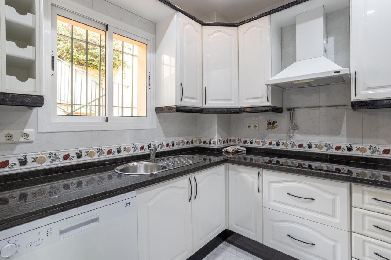 Las Flores 5 - Large Townhouse เนร์คา ภายนอก รูปภาพ